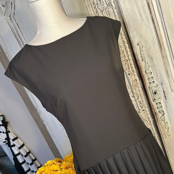 Club L London Elegant Black Boat-Neck Pleated Maxi Dress NWT - Picture 2 of 14